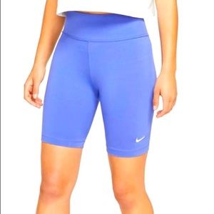 Nike Sportswear Essential
Purple bike shorts. 💜🚲